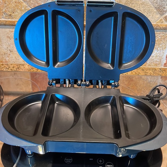 COPY - GT XPRESS DELUXE GRILLER... makes grilling so much fun....w/ 3 cookbooks! - Picture 3 of 10